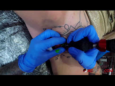 ❤️ Sully Savage mai tsananin jarfa ta yi tattoo a kan kwarin ta ❤❌ bidiyon tsutsa ❌❤